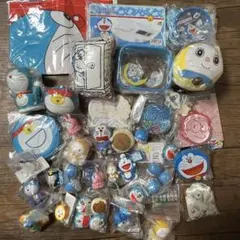 ドラえもん　グッズ詰め合わせセット　マスコット、ポーチ、小物類