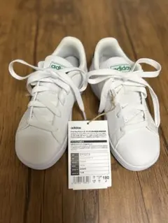 まもなく販売終了‼️【未使用】Adidas キッズスニーカー 18.0㎝
