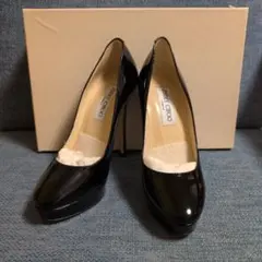新品未使用　ジミーチュウ 黒　パテント　パンプスのサムネイル