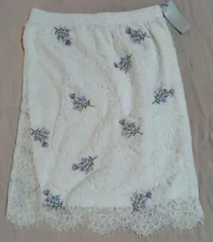 CECIL McBEE最終値下セシルマクビー新品未使用タグ付きレース刺繍スカートのサムネイル