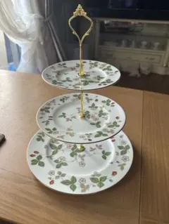 ウェッジウッド　ワイルドストロベリー　アフタヌーンティー用３段ケーキスタンド WEDGWOOD ウェッジウッド ワイルドストロベリー3段ケーキ