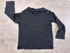 黒の長袖カットソー