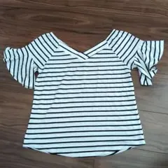 ボーダーVネック フレアスリーブ Tシャツ