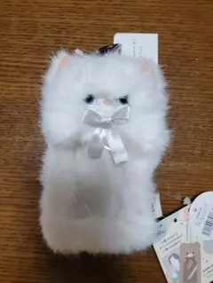 【未使用タグ付き】ふわふわ猫型カードホルダー　カラビナ付　カード収納