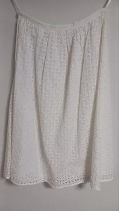NATURAL BEAUTY BASIC　カットワーク柄スカート　Sサイズのサムネイル