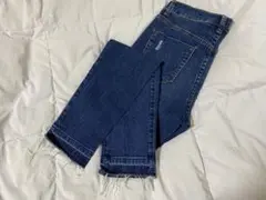 ダメージ加工デニムパンツ