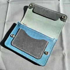 コンパクトな本革トラッカーウォレット – 経年変化を楽しむ2トーンデザイン