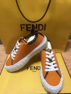 新品未使用品♪FENDI/フェンディ/スニーカー/オレンジ/レディース/23cmのサムネイル