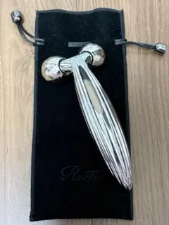 ReFa 美顔ローラー シルバー 専用ケース付き - メルカリ