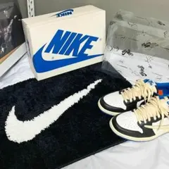 韓国輸入品⭐︎NIKE ナイキ ラグ マットのサムネイル