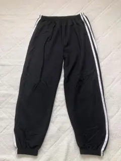 黒のトラックパンツ ホワイトストライプ付き