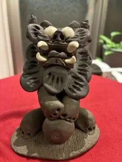 沖縄 やちむん 糸満工芸陶苑 佐久間栄 作 シーサー 置物 玉抱き 白目