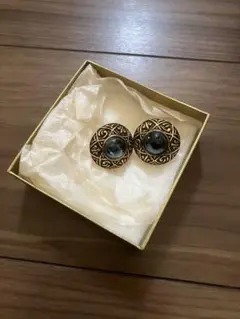 ヴィンテージ風イヤリング　中央部　深い青色のガラス素材