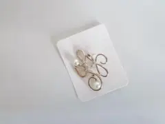 曲線デザイン パールブローチ