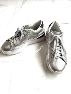 Onitsuka Tiger ローンシップ　スニーカー シルバー　24.5のサムネイル