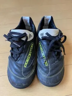 サッカー　スニーカー　adidas19センチ