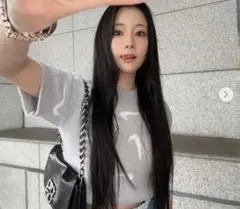 重盛さと美着用NIKE ロゴニットトップス