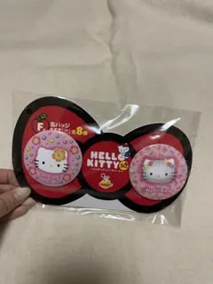 ハローキティ 50周年缶バッジセット