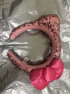 ピンクスパンコールカチューシャ 大リボン付き