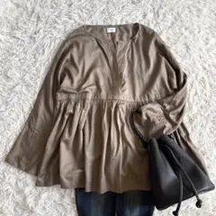 【アーバンリサーチドアーズ】コットンサテンスキッパーブラウス　ギャザーブラウス