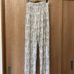 ワイドパンツ　イージーパンツ　プリーツ