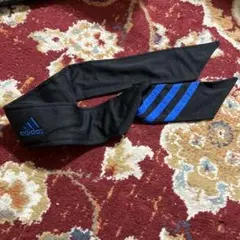 adidas ネッククーラー 黒/青 ストライプデザイン