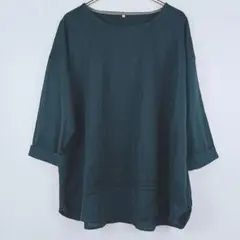美品　4L　大きめサイズ【クロッシー】濃い目グリーンの裾異素材サラッとトップス