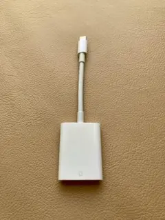 【規純正品】Apple　SDカードカメラリーダー　MJYT2AM/A　A1595