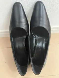 manu 黒 22.5㎝パンプス 5㎝ヒール
