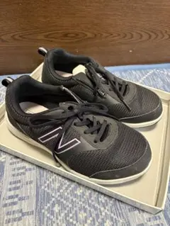 New Balance ブラック スニーカー