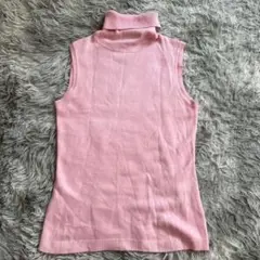 美品✨【COMME CA ISM】ピンク タートルネック ノースリーブ薄手ニット