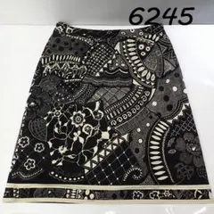 新品同様　レオナール　スカート　大きいサイズ　44　42　ウエスト82㎝　黒 大きいサイズ】サテンバックフレアスカート(ロング・マキシ丈
