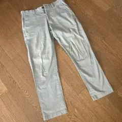 ユニクロ　ライトグレー チノパン