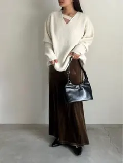 未使用品タグ付きアシンメトリーVネックニットトップス