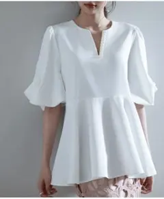 ホワイト フレアシルエット 五分袖トップス