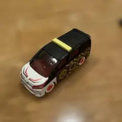 トミカくじ　傾きものトミカ　トヨタ　ヴォクシーのサムネイル
