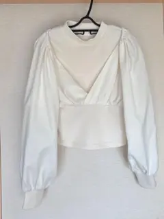 ホワイト クロスオーバー ニットトップス