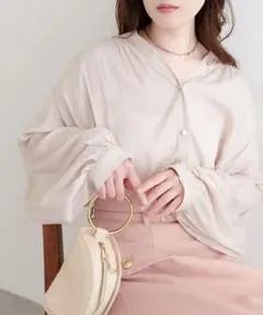 限定価格♡ナチュラルクチュール♡マット釦とろみサテンブラウス