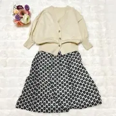 美品ベージュ ニットカーディガン金ボタンとスカート日本製セットアップM〜L