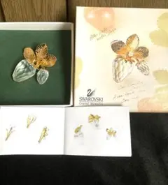希少❗️新品❗️Swarovski 苺ブローチ