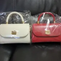 ハローキティ　持ち手付きロングストラップショルダープレートバッグレッド　ホワイト