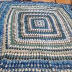 美品かぎ針編み　グラニースクエア　ラグマット　マルチカバー　グラニーブランケット