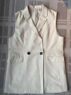 GU テーラードベスト　ベージュ