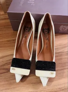 アイボリーポインテッドトゥパンプス