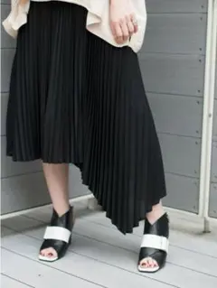 osmosis アシンメトリープリーツスカートのサムネイル