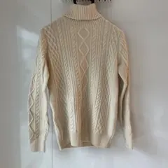 アイボリー ケーブルニット タートルネック L