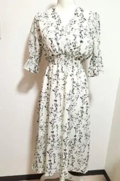 花柄ロングワンピース　カシュクール　フレア　大人かわいい　五分袖