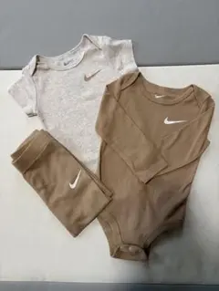 Nike ベージュロンパース3点セット