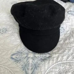 黒いウール混紡キャスケット