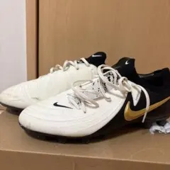 NIKE サッカースパイク ホワイト ブラック ゴールドのサムネイル